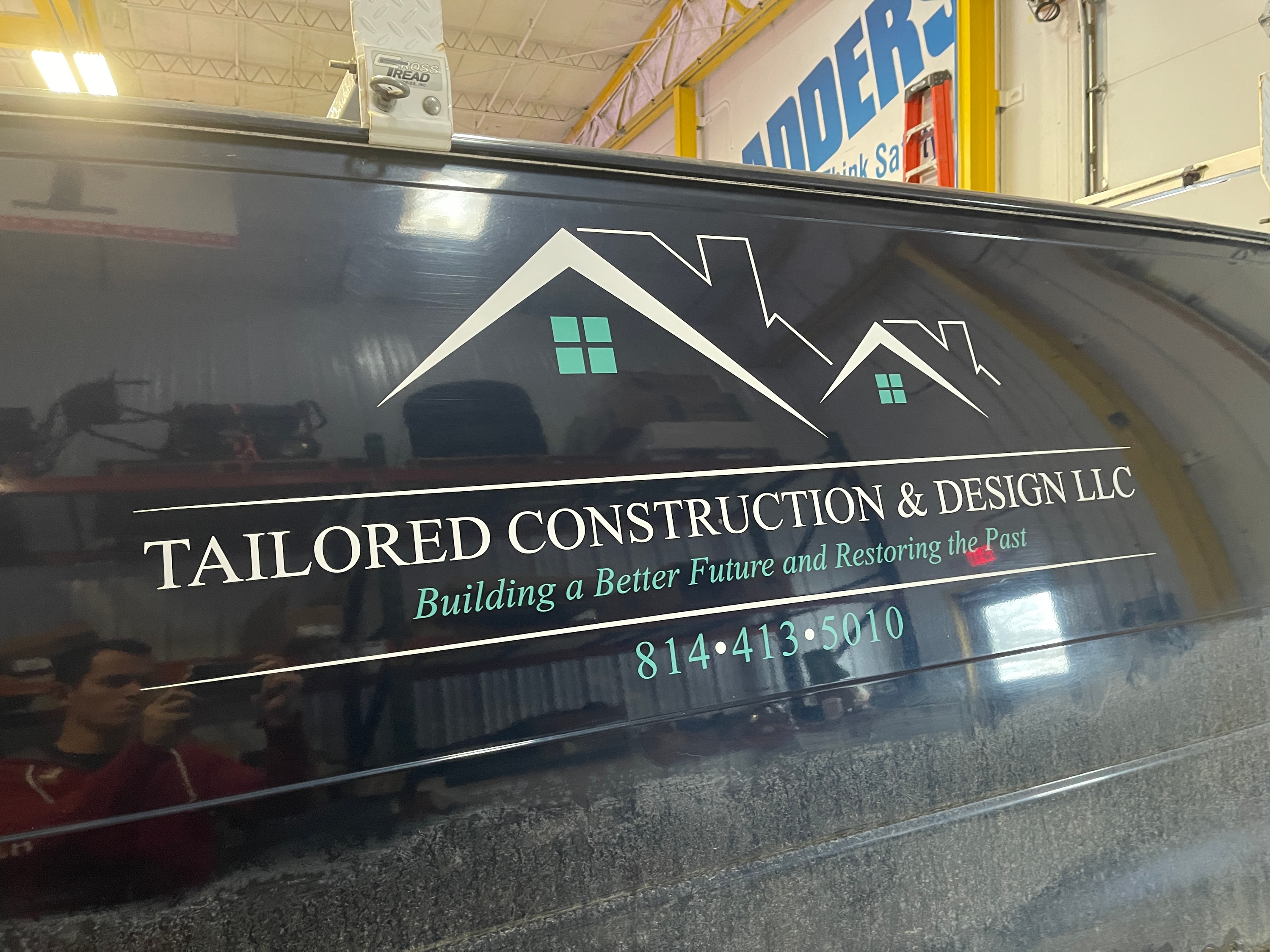 Vinyl Lettering & Graphics